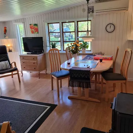 Charming And Cozy House Near Hove Semesterbostad