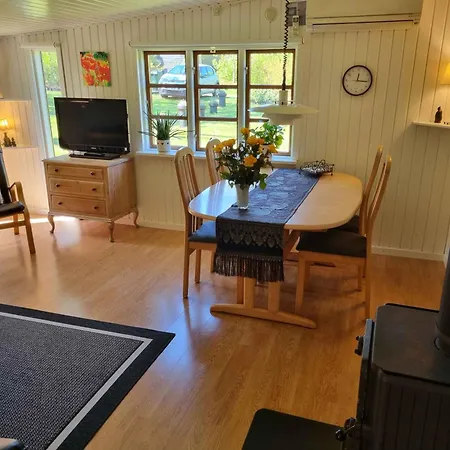 Charming And Cozy House Near Hove Semesterbostad *
